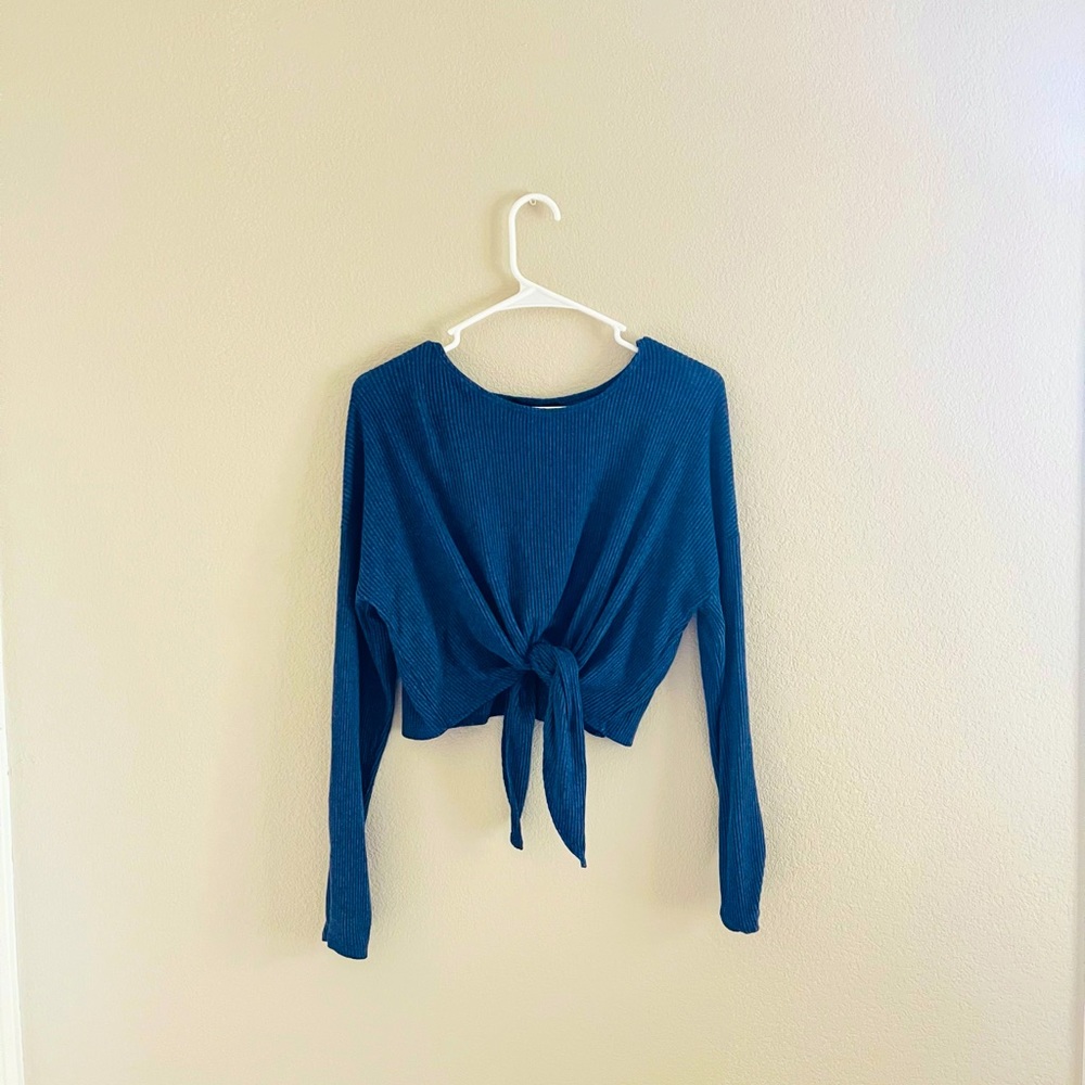 Blue long sleeve ribbed top
